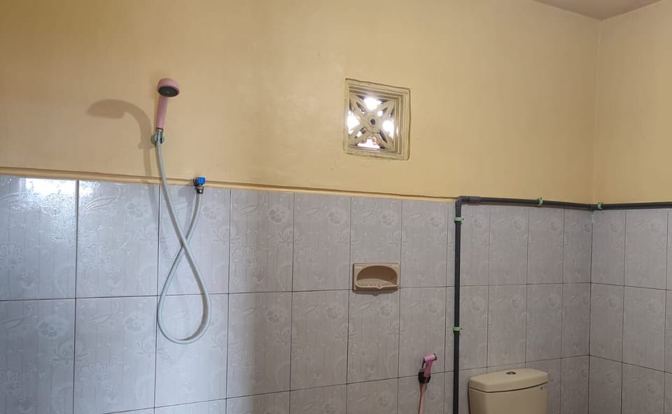 Standard Double or Twin Room | Bathroom
