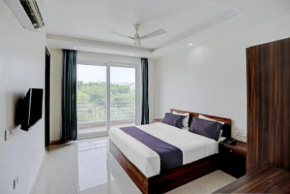Deluxe Double Room | Bathroom | Free toiletries, slippers, towels