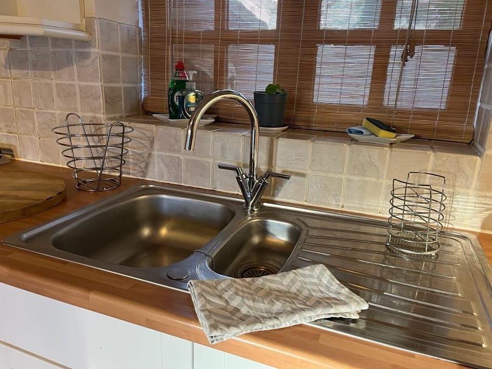 Cabin, Ensuite (2 Storey Annex) | Shared kitchen