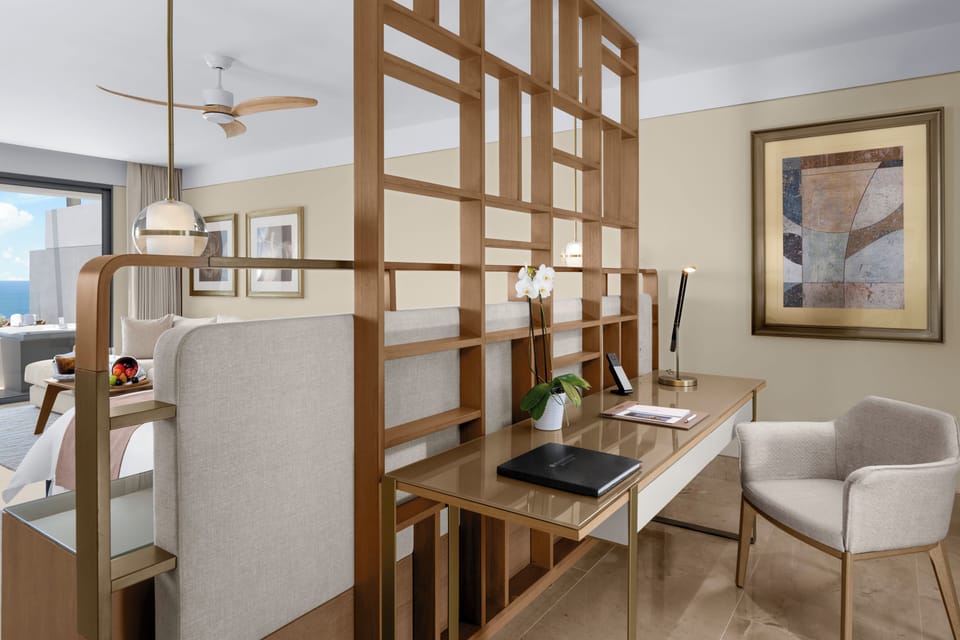 Sunrise King | Premium bedding, down comforters, minibar, in-room safe