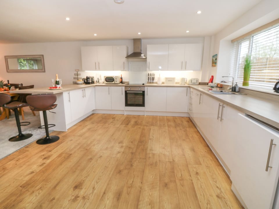Fridge, dishwasher, electric kettle, toaster