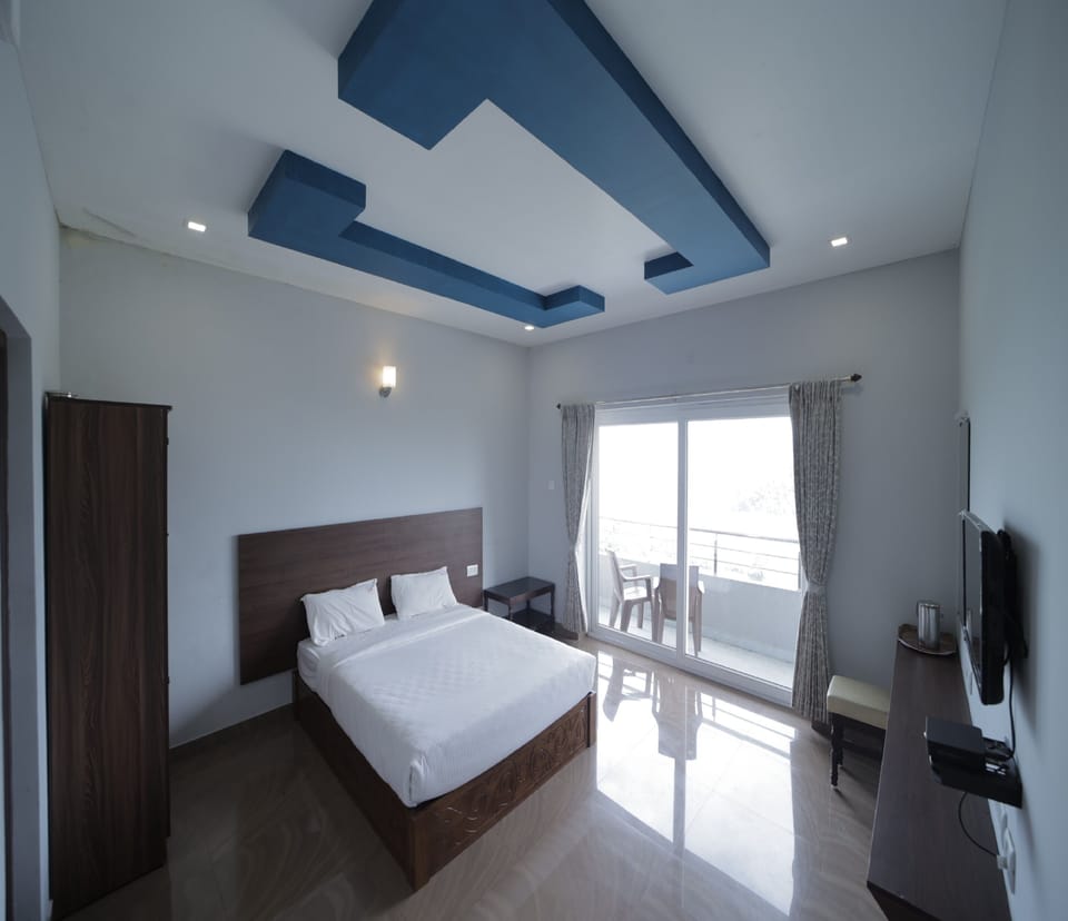 Honeymoon Studio | Egyptian cotton sheets, premium bedding, desk, soundproofing