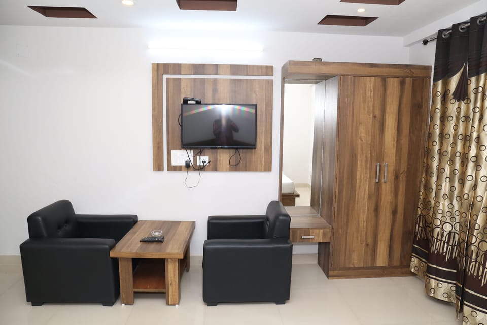 Executive Double Room | Living area
