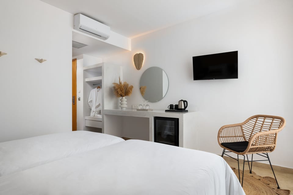 Superior Double or Twin Room | In-room safe, desk, soundproofing, iron/ironing board