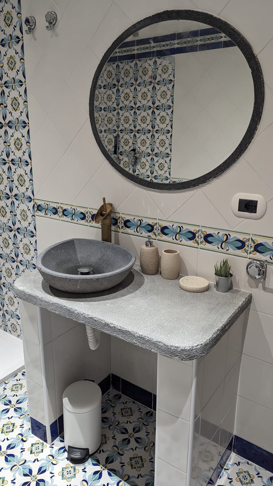 Luxury Room, 1 Bedroom, Balcony, City View | Bathroom | Shower, hair dryer, bathrobes, slippers