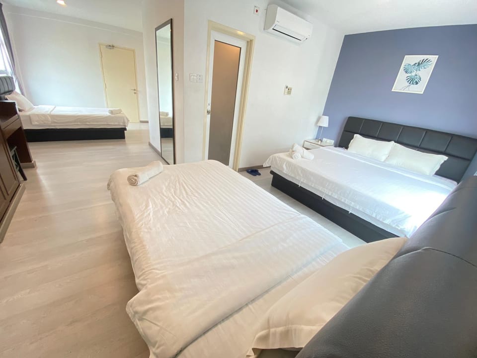 Family Quadruple Room | Egyptian cotton sheets, premium bedding, down comforters, pillowtop beds