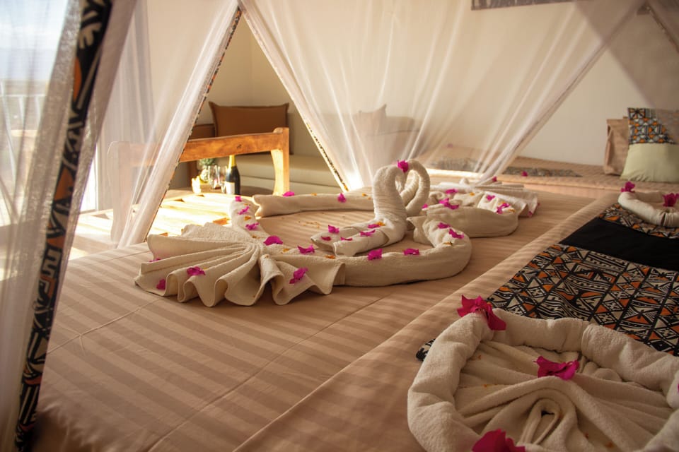 Deluxe Bungalow | 1 bedroom, in-room safe, desk, bed sheets