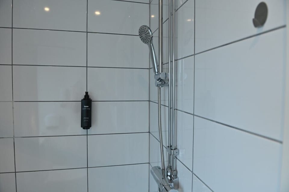 Deluxe Double Room | Bathroom | Heated floors, towels