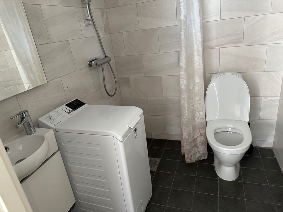 Apartment | Bathroom | Shower, towels