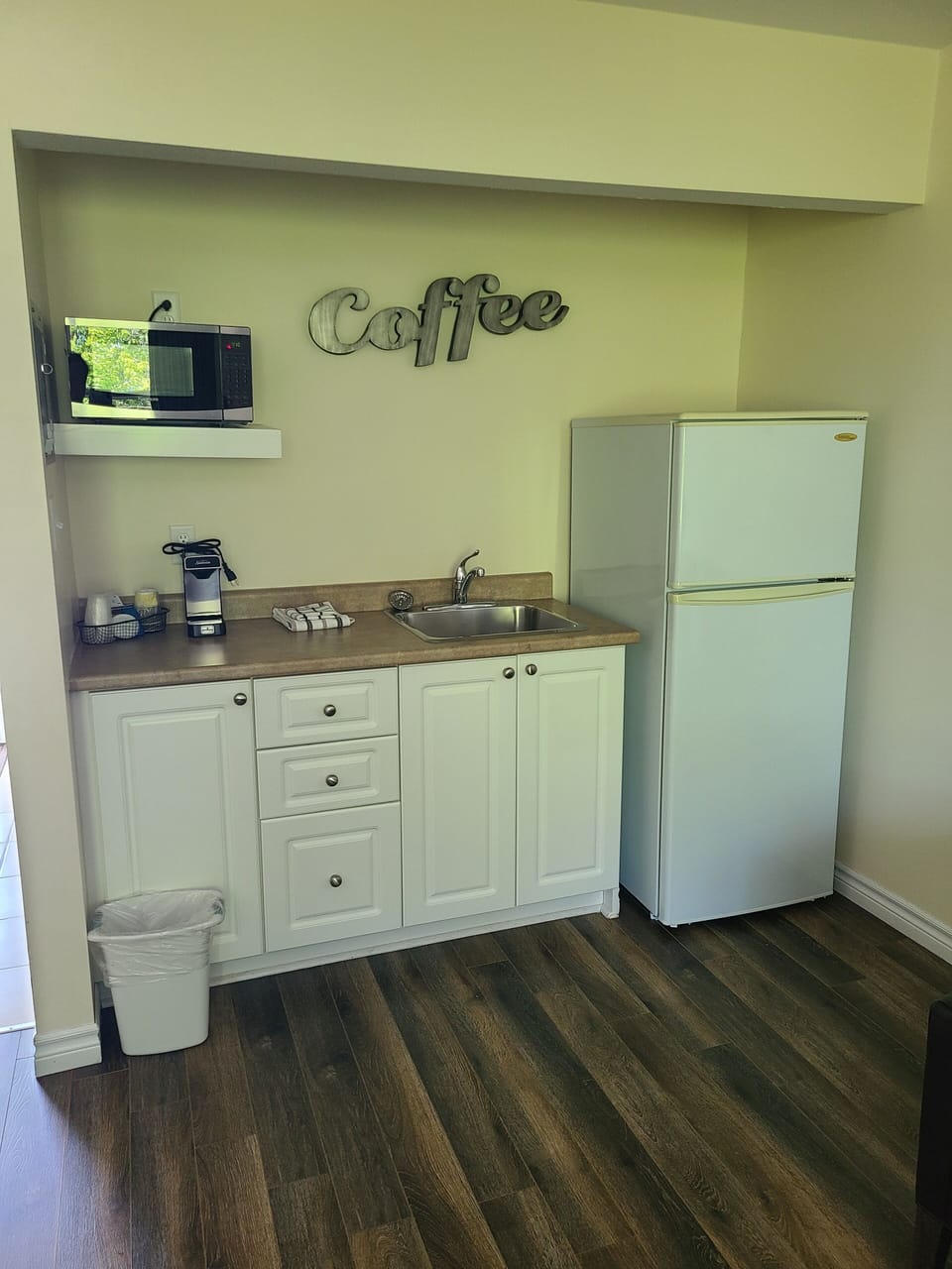 Microwave, coffee/tea maker