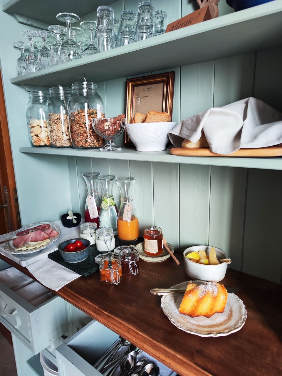 Free daily continental breakfast