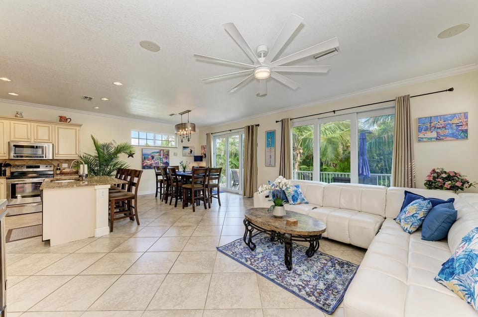 House, 5 Bedrooms, Private Pool | Living area