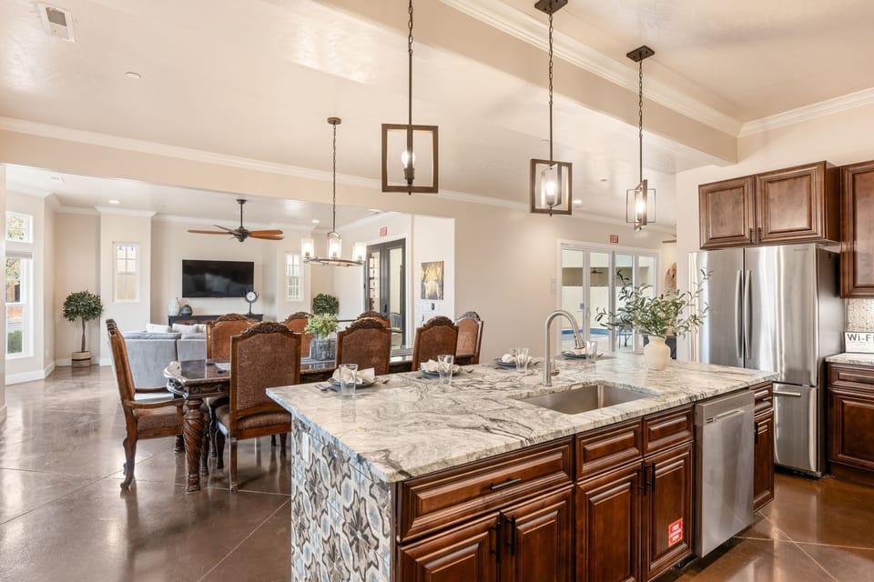 House, 5 Bedrooms | Private kitchen | Fridge, oven, coffee/tea maker, toaster