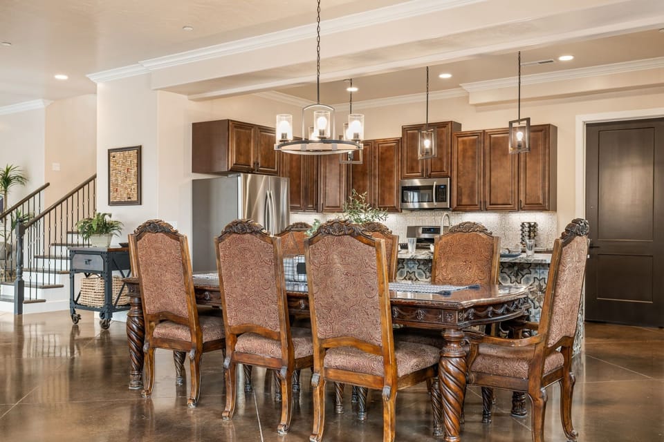 House, 5 Bedrooms | Dining