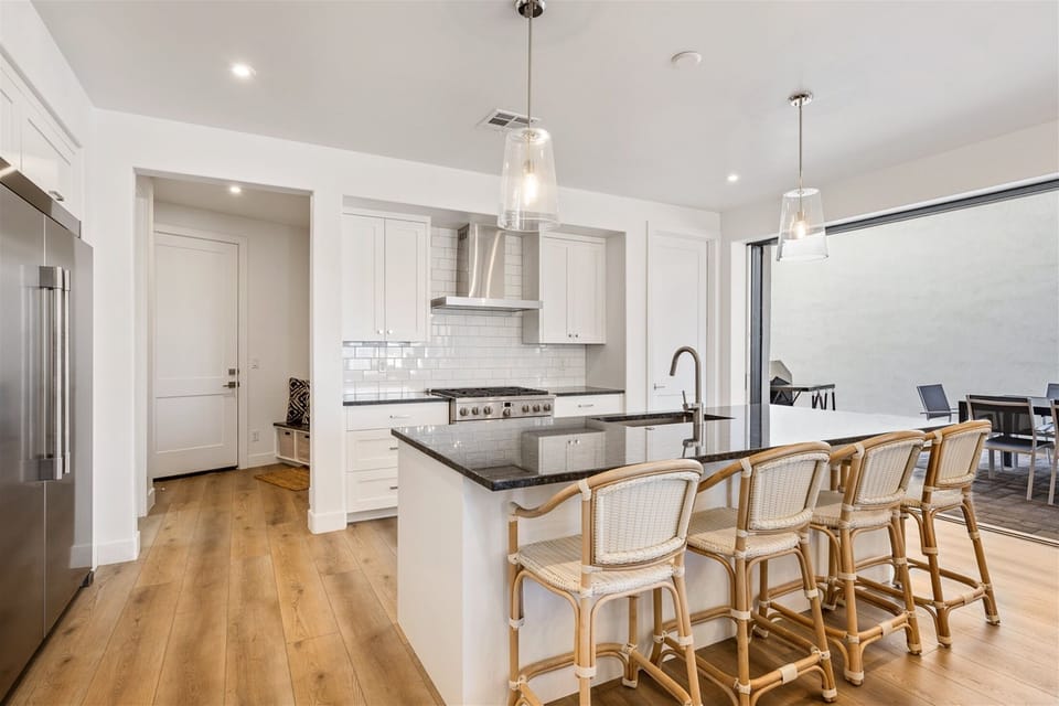 House, 5 Bedrooms | Private kitchen | Fridge, oven, coffee/tea maker, toaster