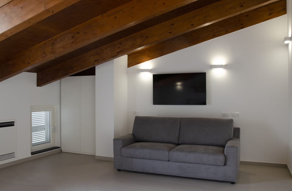 Deluxe Double or Twin Room | Minibar, desk, soundproofing, free WiFi