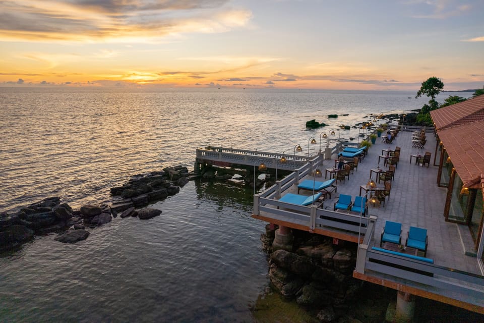 2 restaurants; breakfast, lunch, dinner, and brunch served