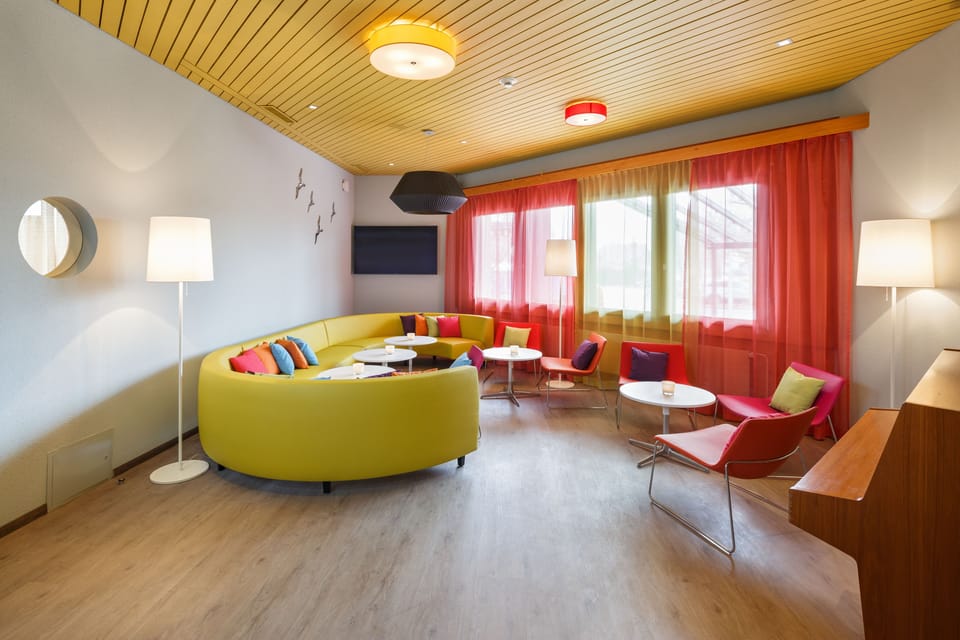 Lobby lounge