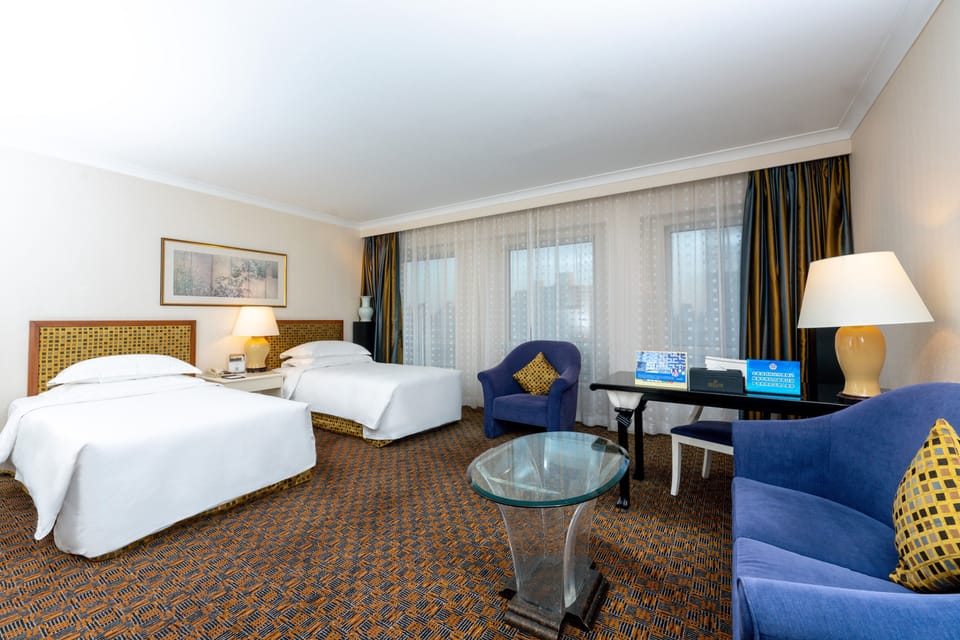 Executive Room | Down comforters, in-room safe, desk, blackout drapes