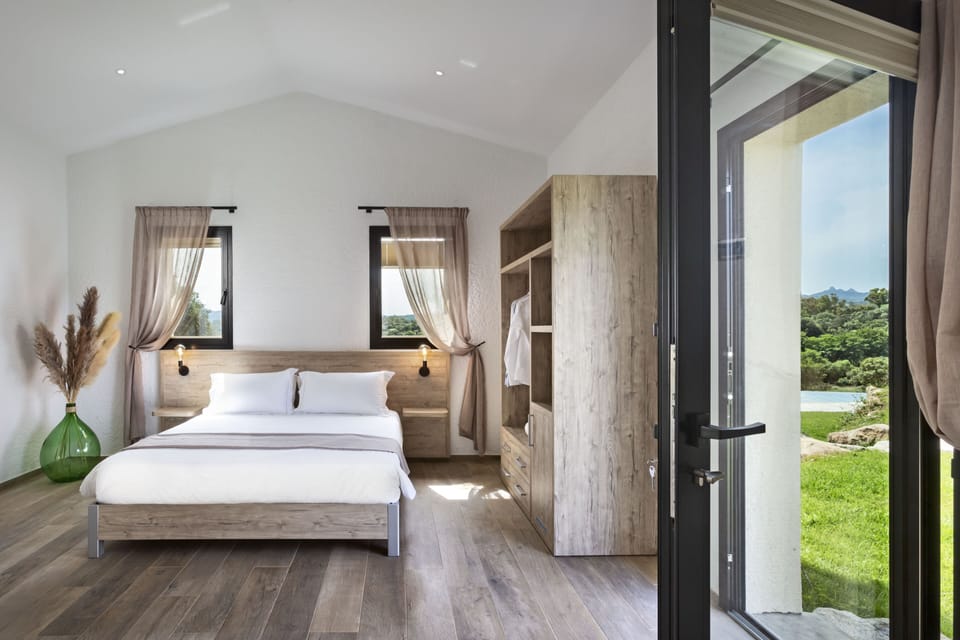 Room | In-room safe, desk, soundproofing, free WiFi