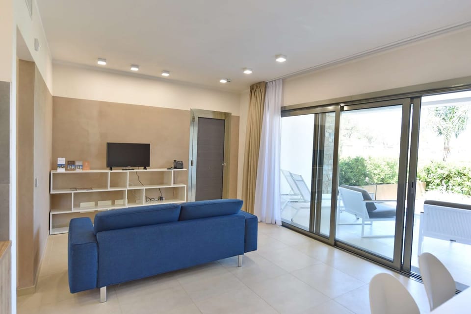 Deluxe Apartment | Minibar, in-room safe, soundproofing, free WiFi