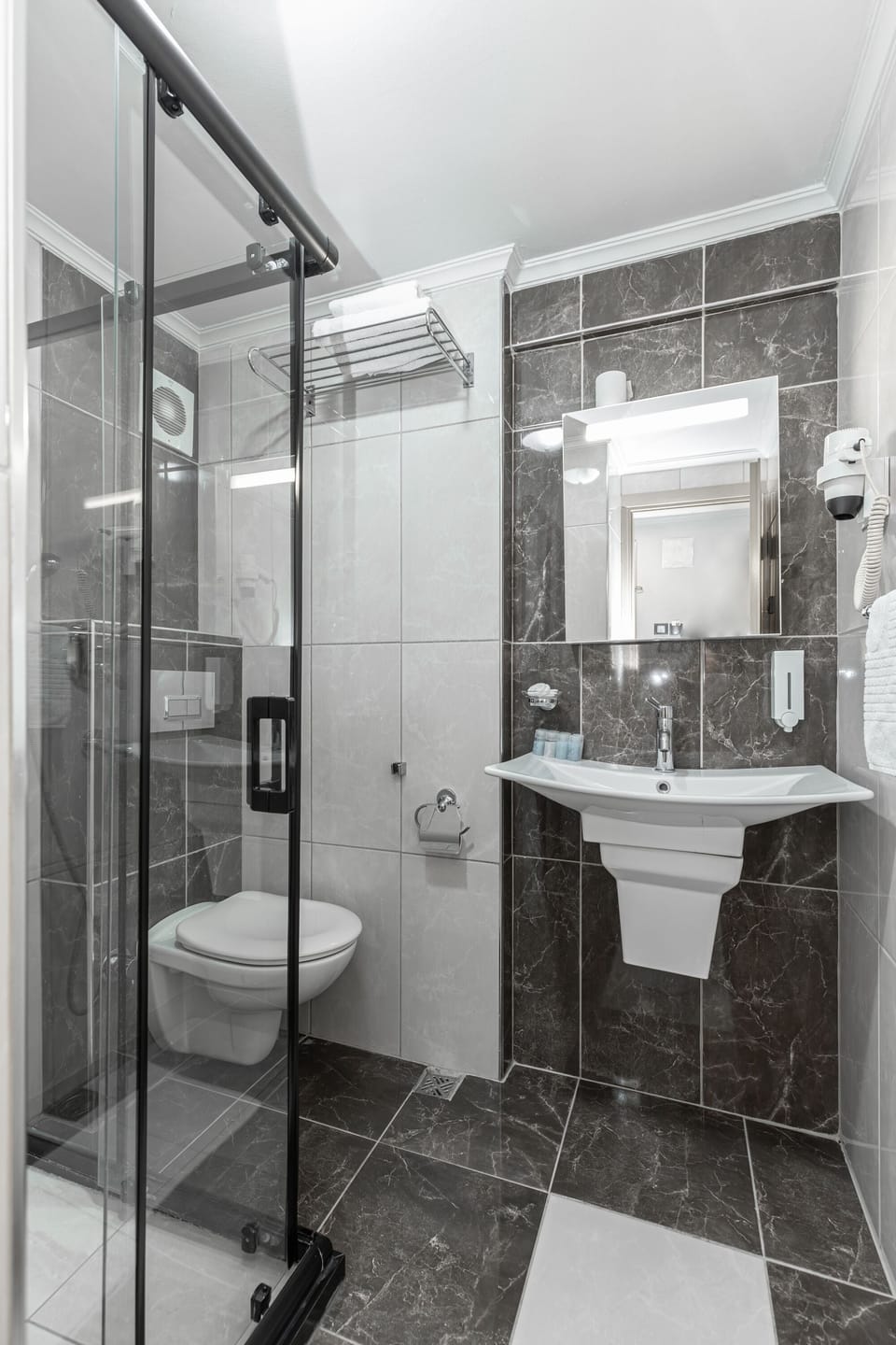 Shower, rainfall showerhead, free toiletries, hair dryer