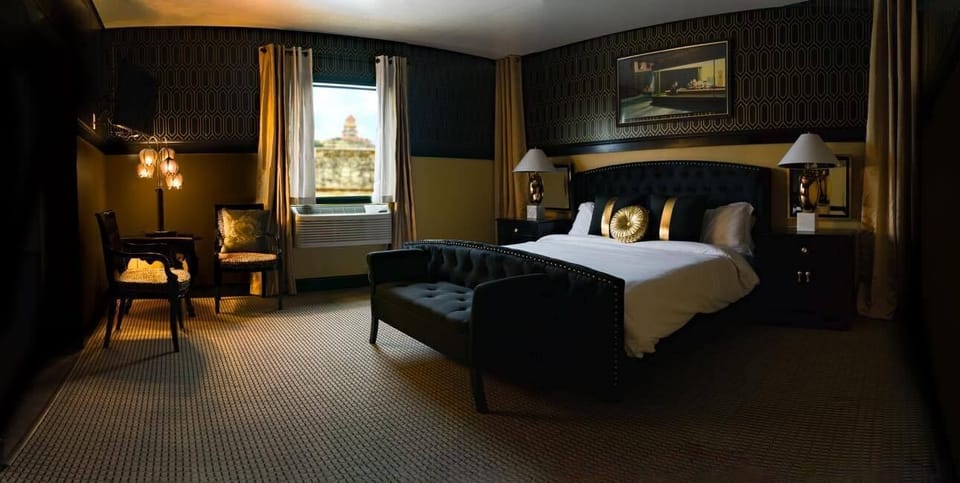 Deluxe Room, 1 King Bed, City View | In-room safe, iron/ironing board, free WiFi