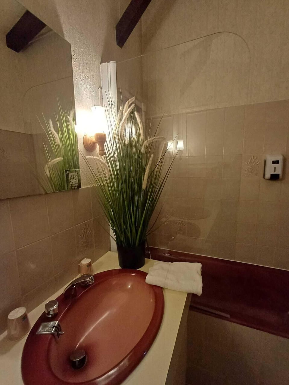 Comfort Suite | Bathroom | Separate tub and shower, rainfall showerhead, hair dryer, towels