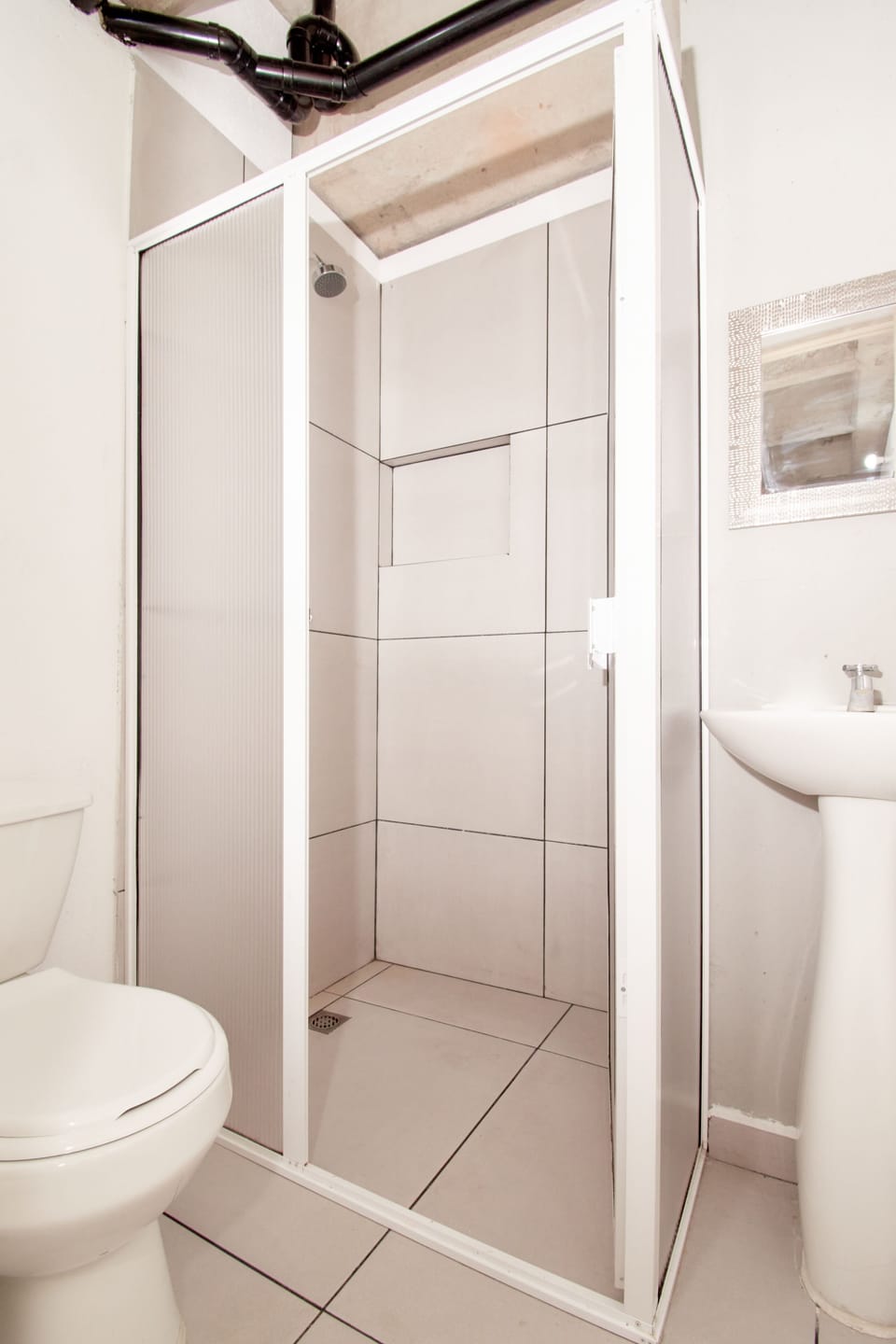 Basic Apartment | Bathroom