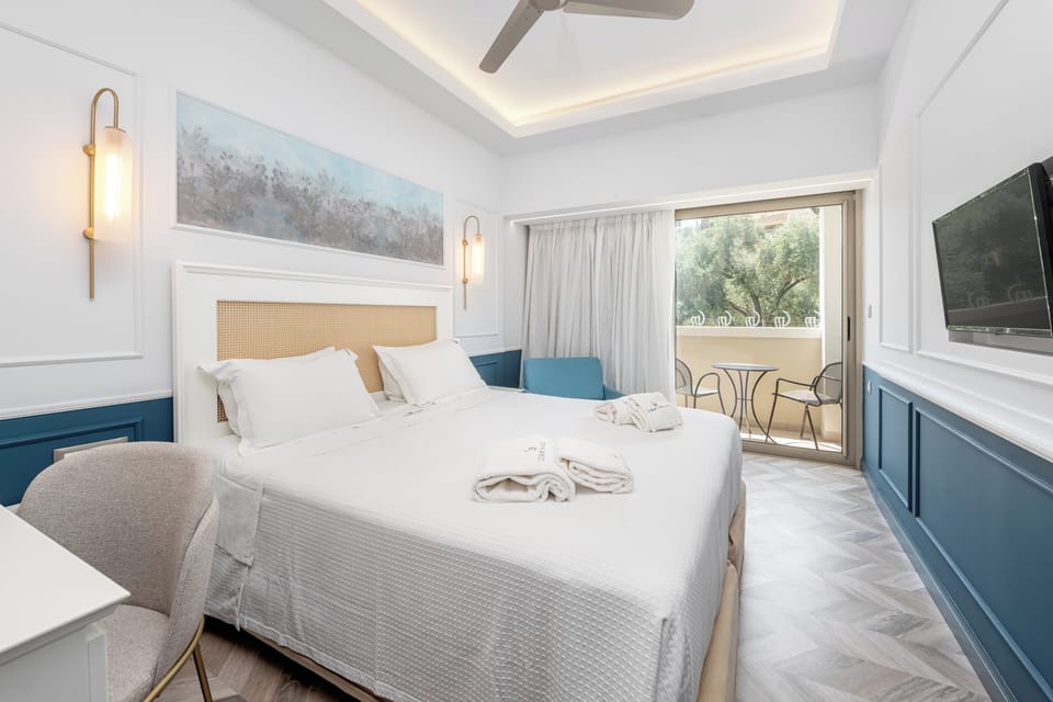 Standard Room | Premium bedding, minibar, in-room safe, blackout drapes