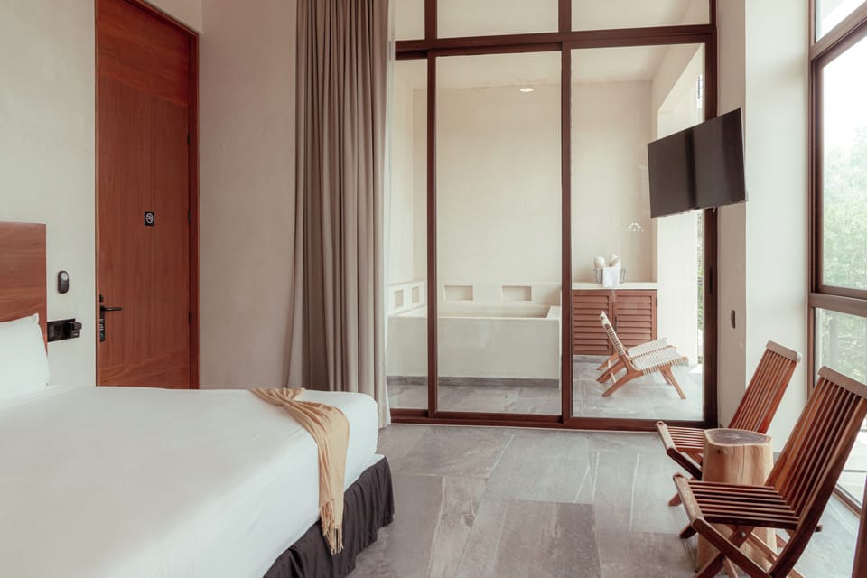Elite Room | In-room safe, iron/ironing board, free WiFi, bed sheets