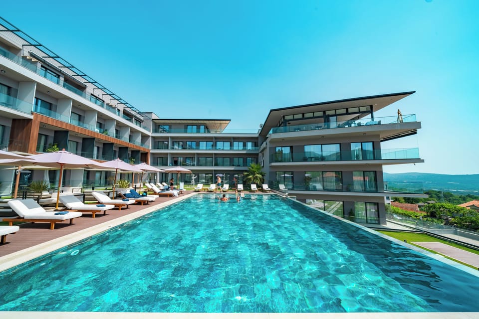 Infinity pool