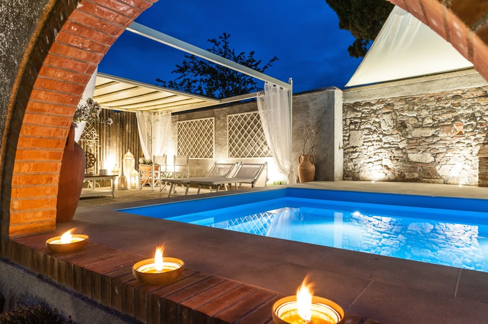 Seasonal outdoor pool, open 9:30 AM to 7:00 PM, sun loungers