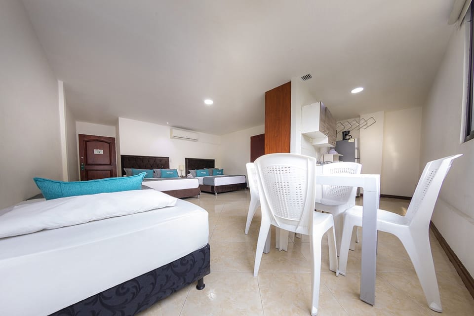 Deluxe Studio Suite | Desk, free WiFi, bed sheets