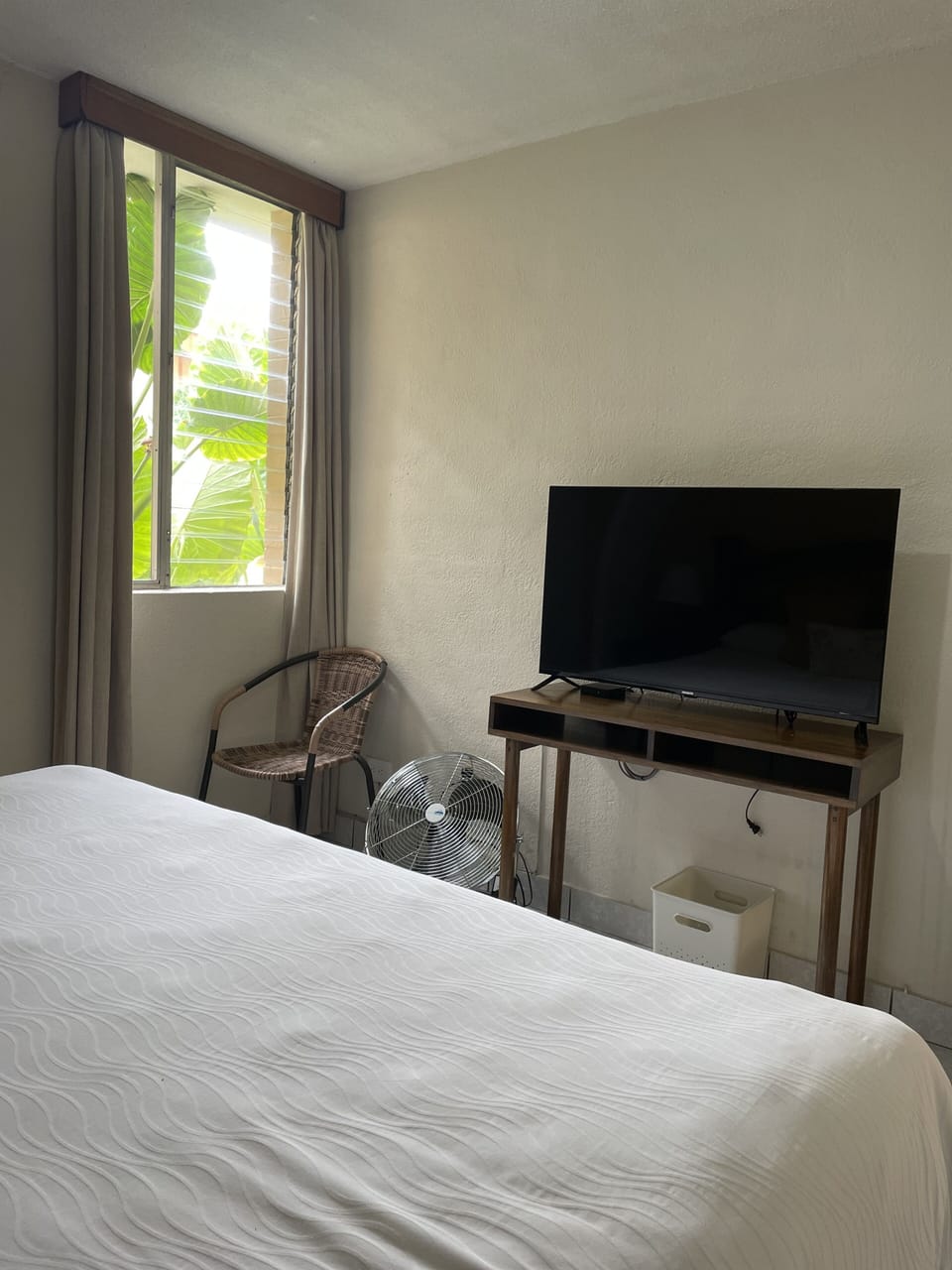 Deluxe Room | Living area | 42-inch plasma TV with digital channels, TV