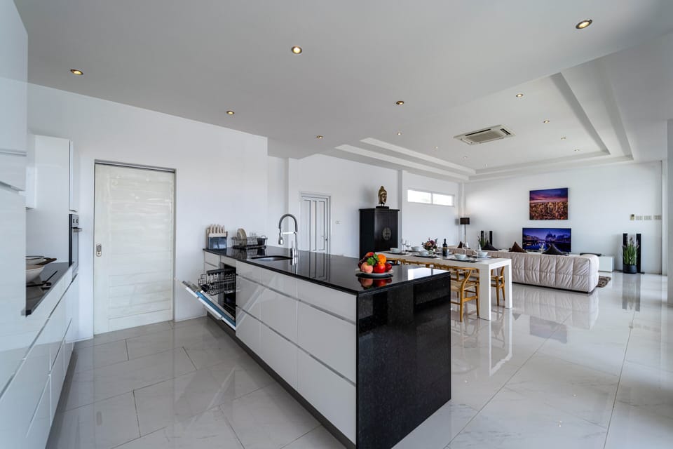 Villa | Private kitchen | Cookware/dishes/utensils