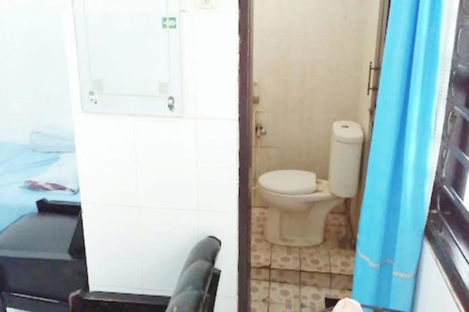 Deluxe Double Room | Bathroom | Shower, rainfall showerhead, towels, soap