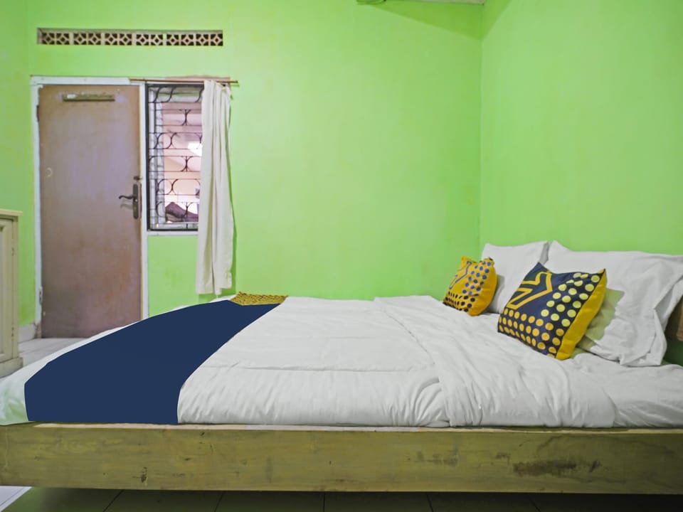 Double Room | Desk, WiFi (free), bed sheets