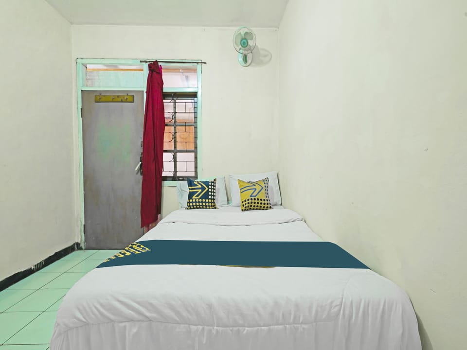 Double Room | Desk, WiFi (free), bed sheets