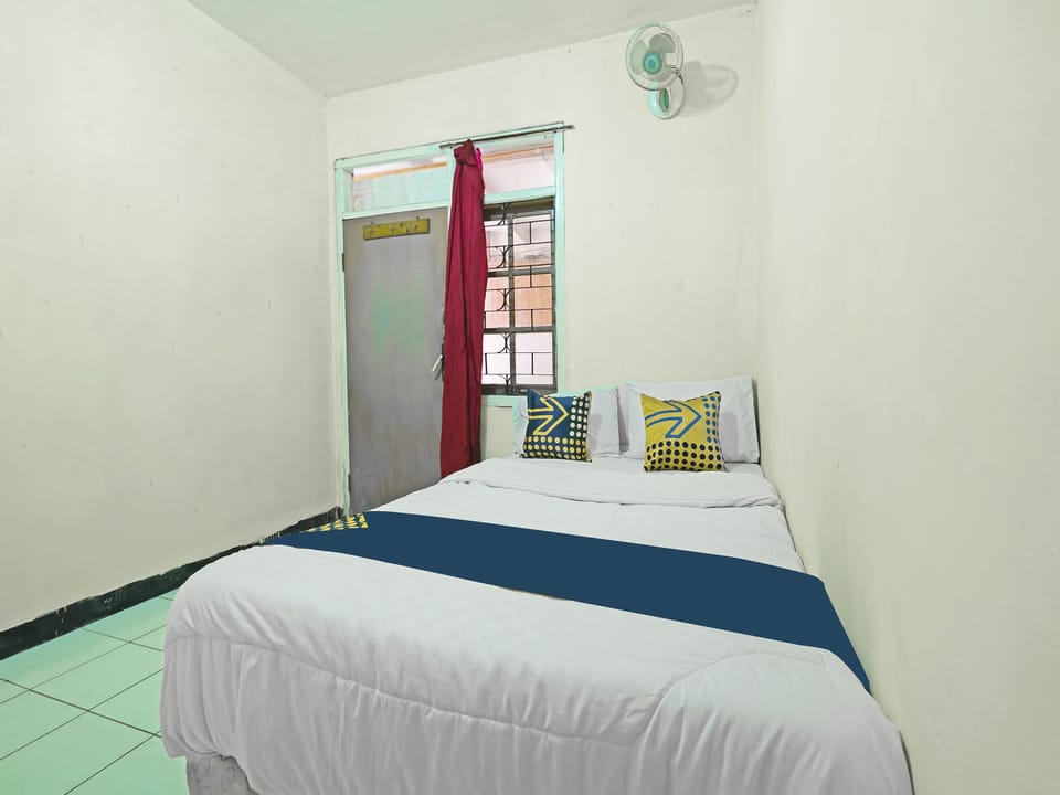 Double Room | Desk, WiFi (free), bed sheets
