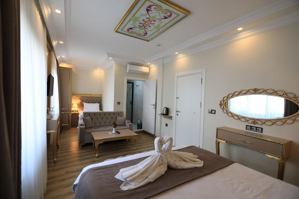 Basic Triple Room | Hypo-allergenic bedding, soundproofing, iron/ironing board, free WiFi