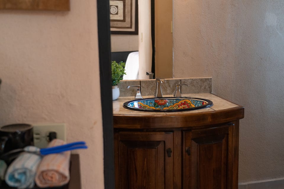 Standard Room (Columbia Room) | Bathroom | Shower, hair dryer, bathrobes, towels