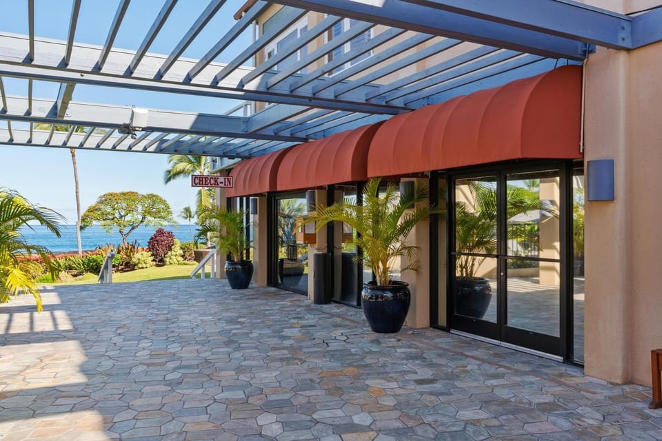 Condo, 2 Bedrooms | Property grounds