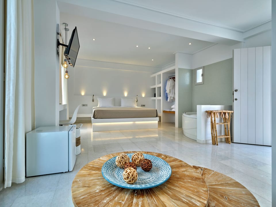 Panoramic Suite (Penthouse) | Premium bedding, in-room safe, iron/ironing board, free WiFi
