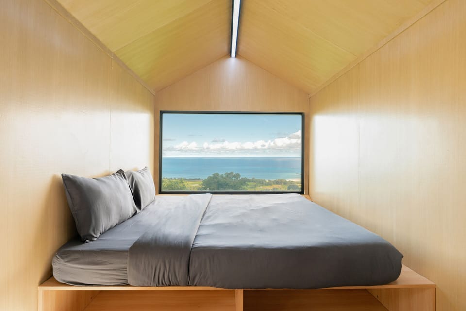 Deluxe Cabin | Laptop workspace, WiFi (free), bed sheets