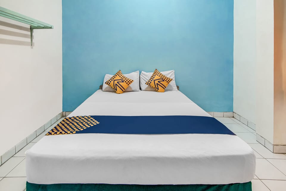 Basic Double Room | Desk