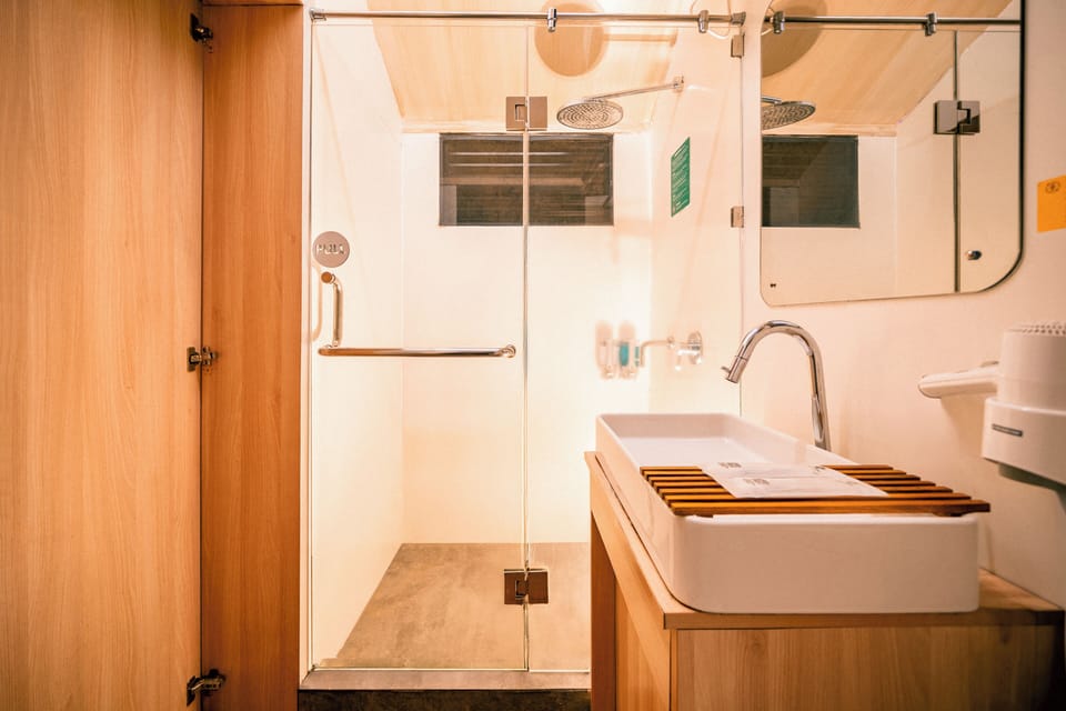 Executive Cabin, Multiple Beds | Bathroom | Shower, rainfall showerhead, towels