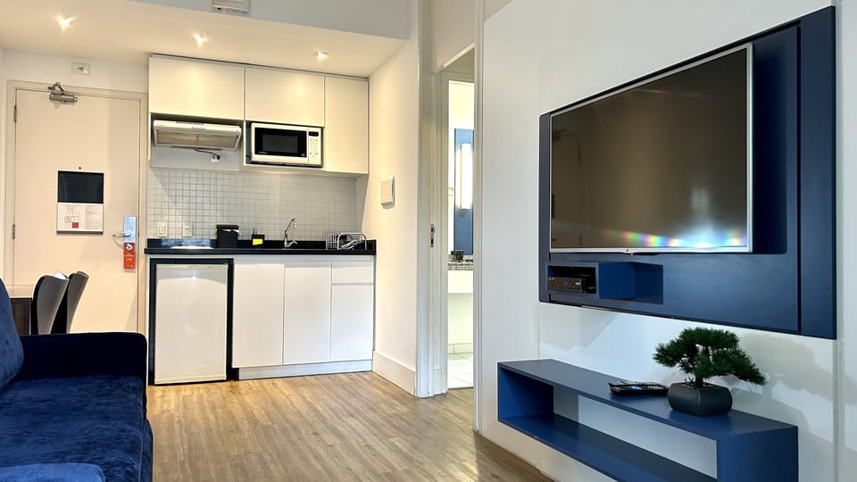 Deluxe Studio | Living area | Flat-screen TV