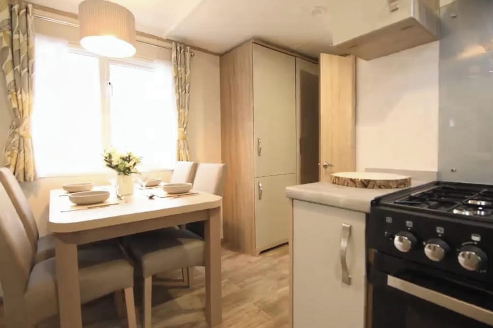 Cabin | Dining