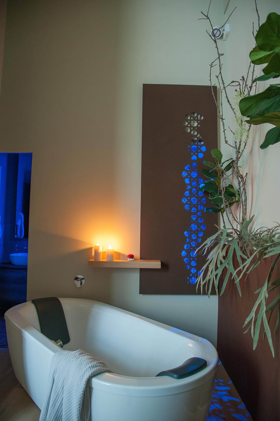 Luxury Studio Suite | Bathroom | Separate tub and shower, designer toiletries, hair dryer, slippers